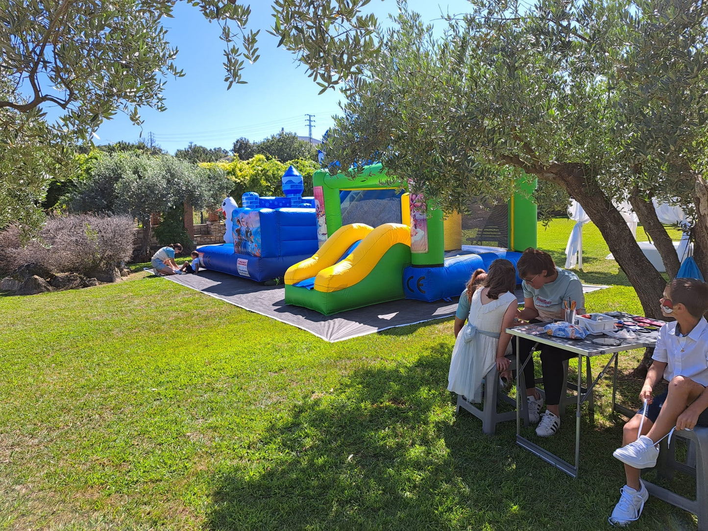 Serviços de Animação, Aluguer de Equipamento e Decoração com Balões