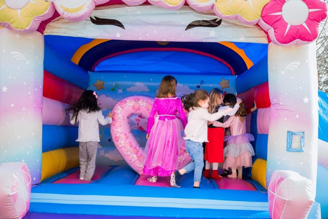 Serviços de Animação, Aluguer de Equipamento e Decoração com Balões