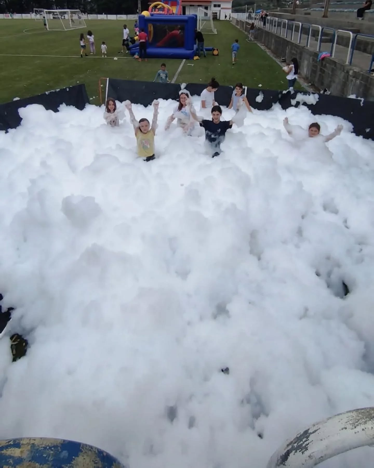 Serviços de Animação, Aluguer de Equipamento e Decoração com Balões